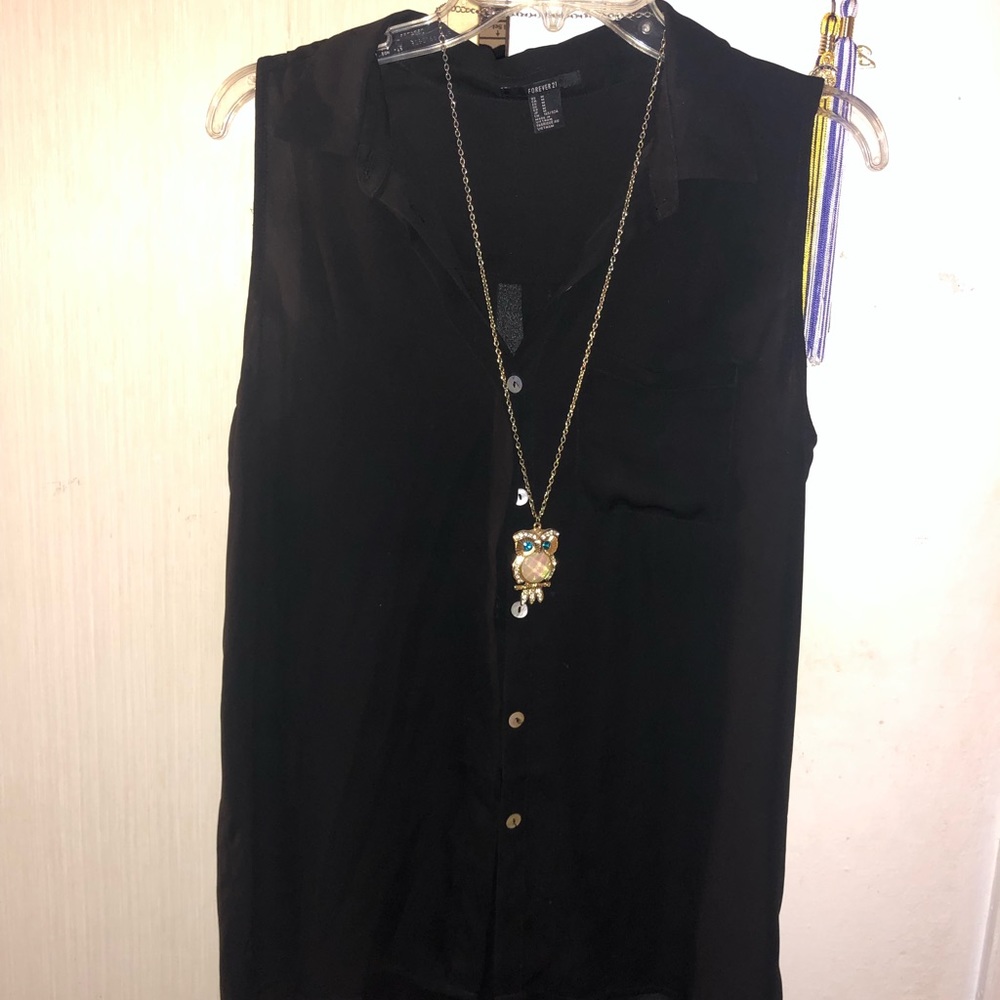 Sleeveless chiffon high-low button up blouse